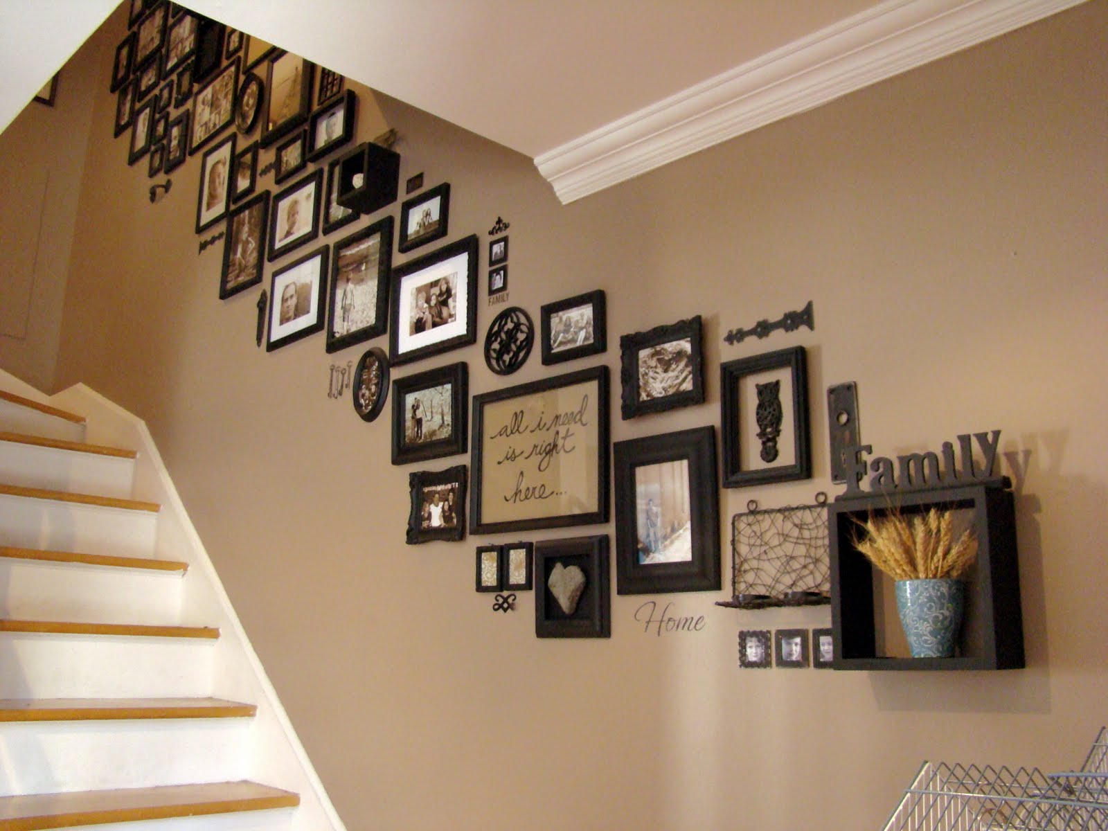 Some-tips-to-display-picture-frames-for-your-home2